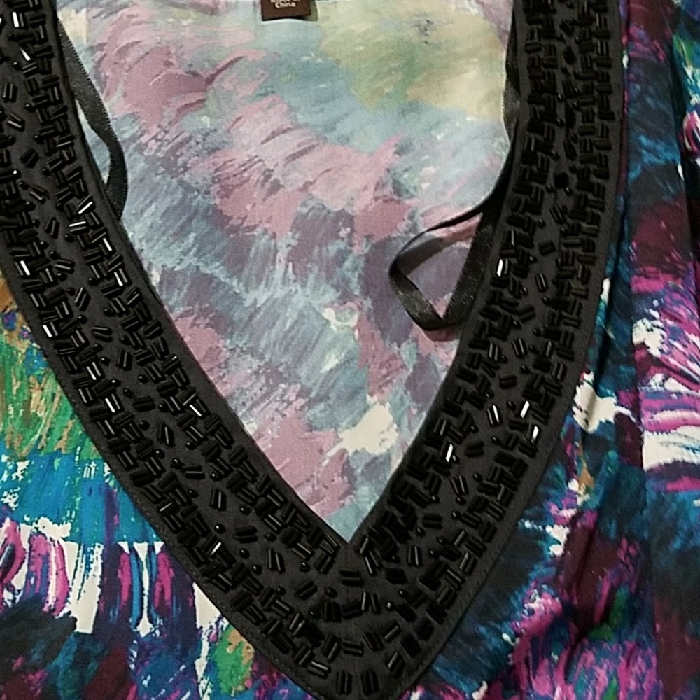 V-neck with bell sleeves - Picture 3 of 3